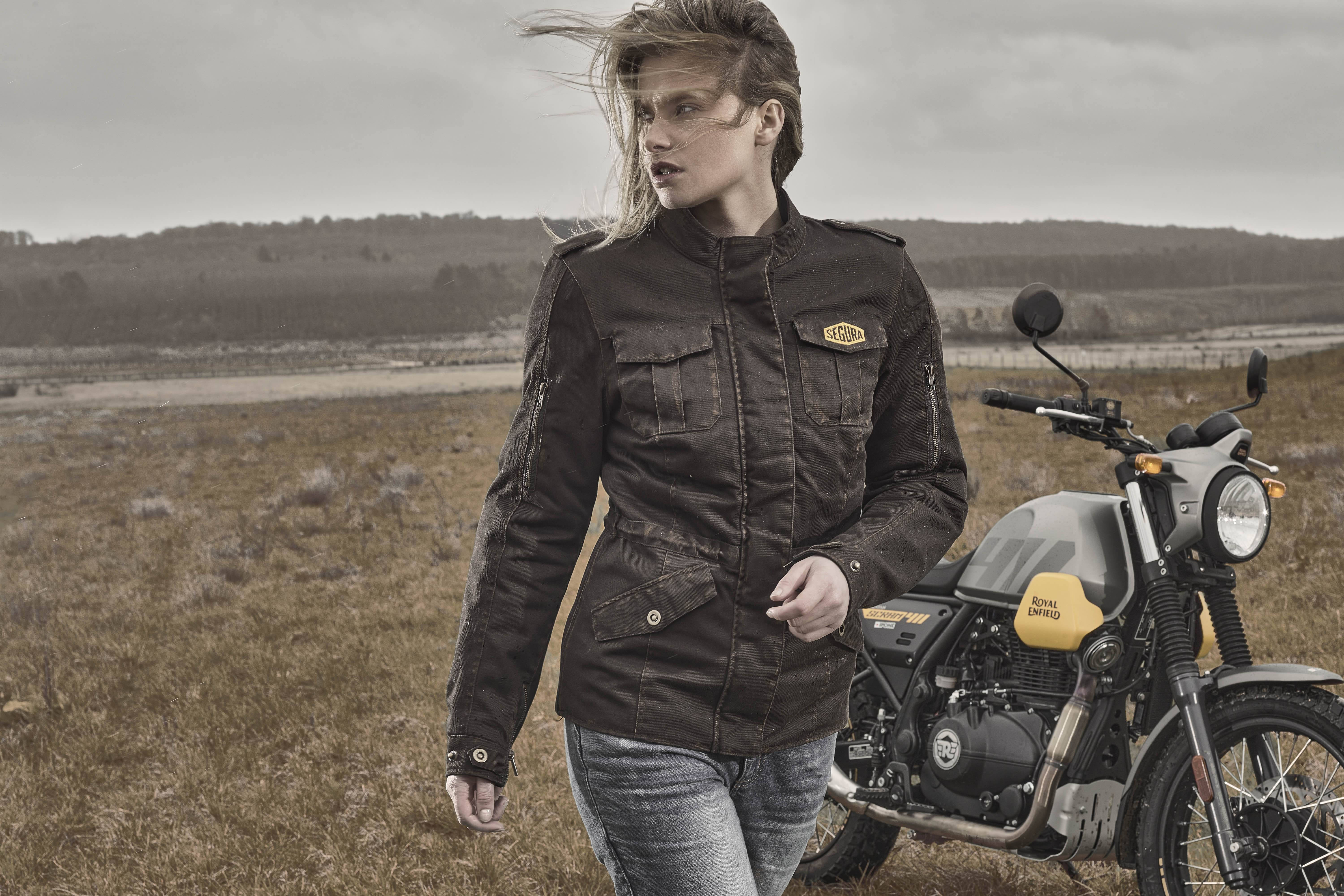 veste moto avec ses protections qui vous séduira par sa qualité de cuir ,  sa souplesse et son look vintage!! .